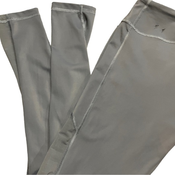 💪Victoria’s Secret Sport Gray Mesh Side Panel Leggings Yoga Tight Size Small MR - Picture 15 of 16